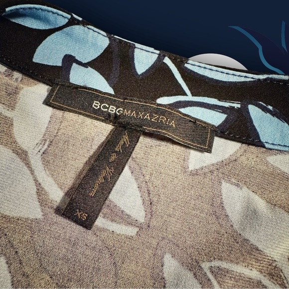 BCBGMaxAzria ‘Adele’ Wrap Dress in “Pacific Blue Combo” Leaf Pattern Size XS - Picture 2 of 11